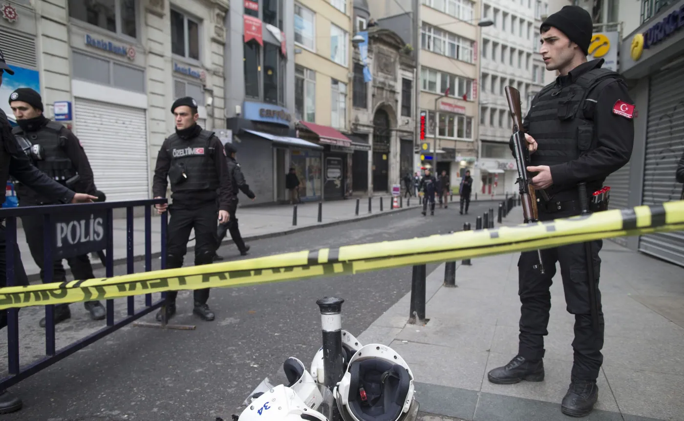 Policja na miejscu zamachu samobójczego w Turcji