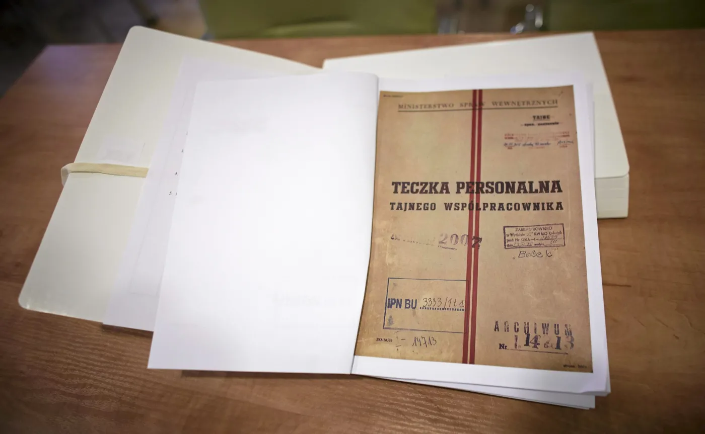Teczka personalna tajnego współpracownika "Bolka" udostępniona przez IPN