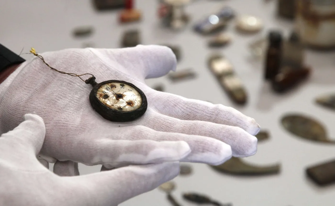 Niezwykłe znalezisko. Przedmioty ofiar Auschwitz odkopane przy krematorium [ZOBACZ ZDJĘCIA]