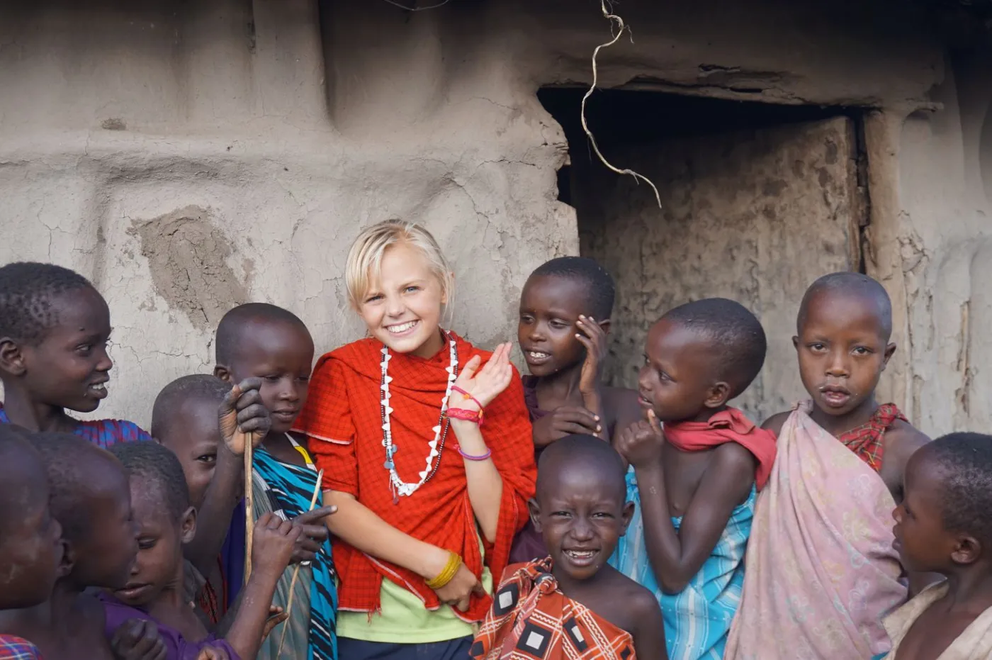10155929-lusia-z-malymi-mieszkancami-masajskiej.jpg