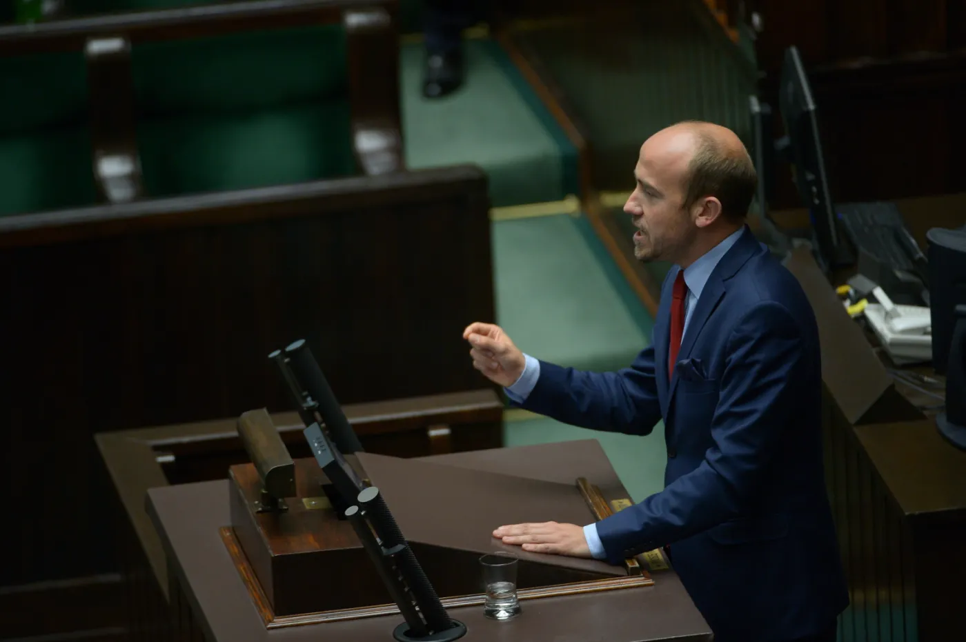 Macierewicz straszył Budkę komisją etyki. Budka popukał się w głowę i odpowiedział: Do Putina!