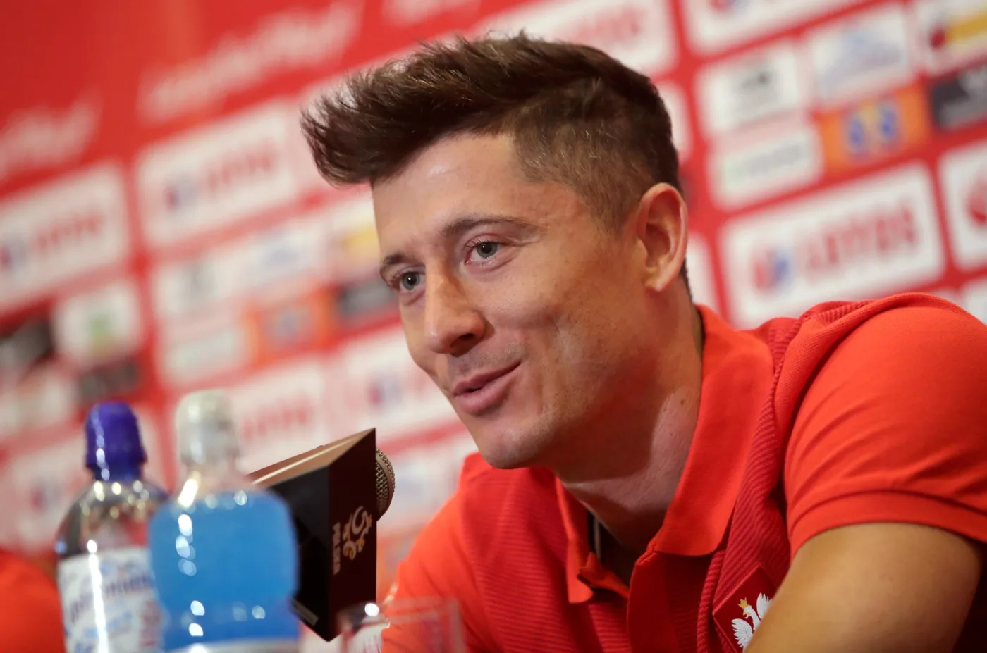 Robert Lewandowski podczas konferencji prasowej w Warszawie