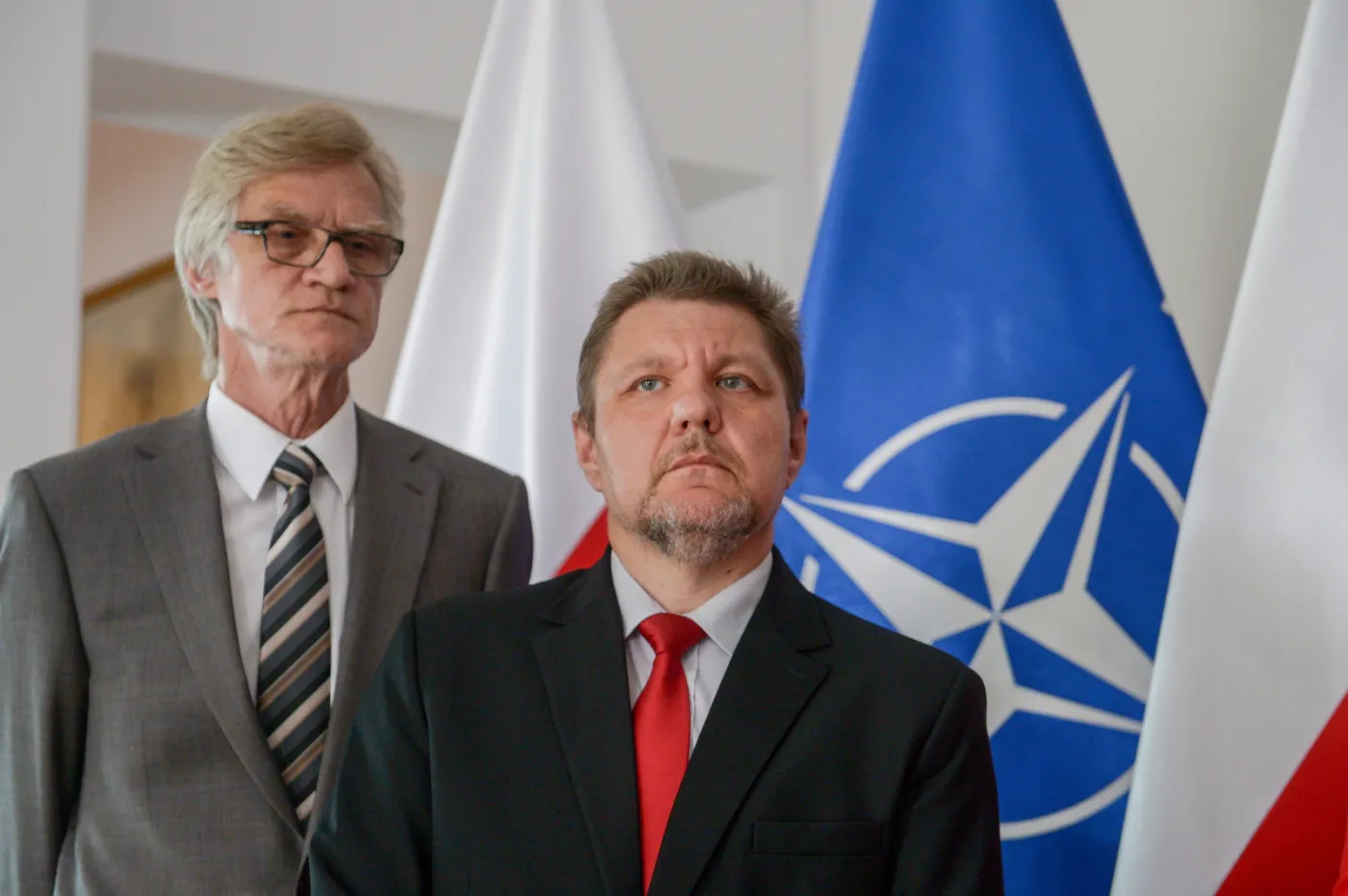 Przewodniczący Podkomisji do Ponownego Zbadania Wypadku Lotniczego dr inż. Kazimierz Nowaczyk i Marek Dąbrowski podczas prezentacji wyniku prac podkomisji na posiedzenie SKON w Warszawie