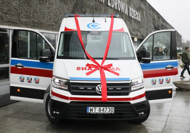 Nowoczesna karetka od Fundacji Owsiaka. Dla szpitala dziecięcego