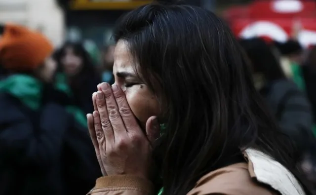 Historia dzieje się w Argentynie. Po 23-godzinnej debacie deputowani zagłosowali za ustawą depenalizującą aborcję