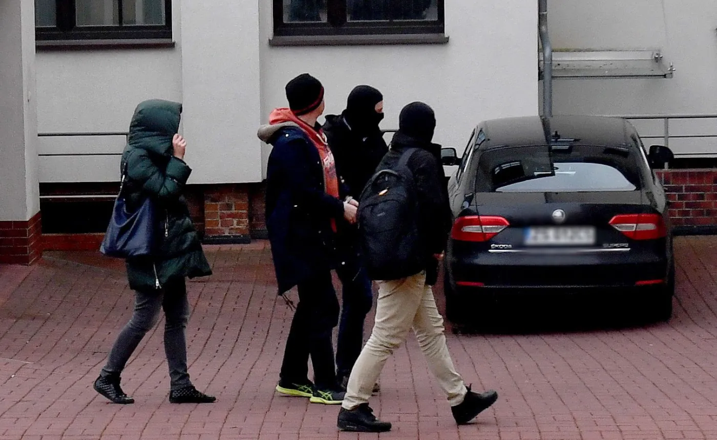 Doprowadzenie do Prokuratury Regionalnej w Szczecinie jednego z podejrzanych w aferze KNF