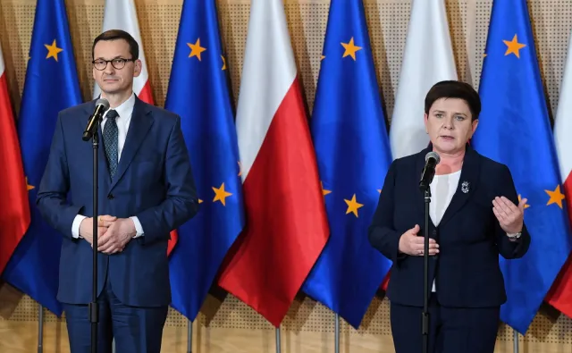 Nauczyciele wynagradzani jak urzędnicy? Szydło: Może trzeba wrócić do systemu sprzed 1998 roku