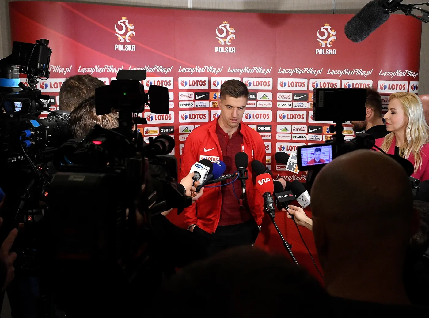 Piłkarz reprezentacji Polski Krzysztof Piątek (C) podczas Media Day kadry w Warszawie