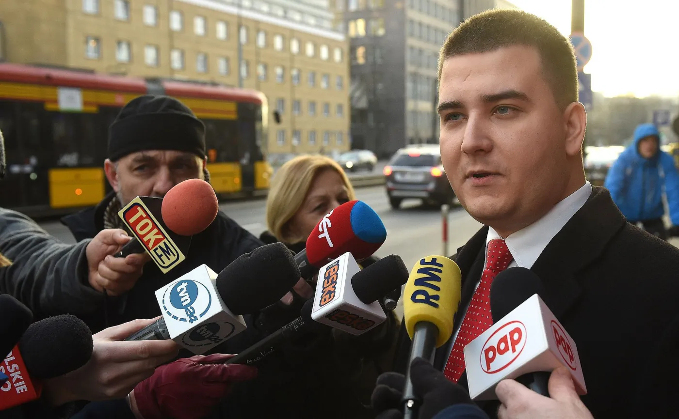 Tak Misiewicz zajmował CEK. Kulisy bitwy o garnitury i czytnik