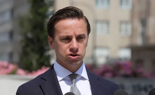 Bosak o wizycie Morawieckiego w Brukseli. "Im więcej wywalczy, tym większe przyjmie zobowiązania"