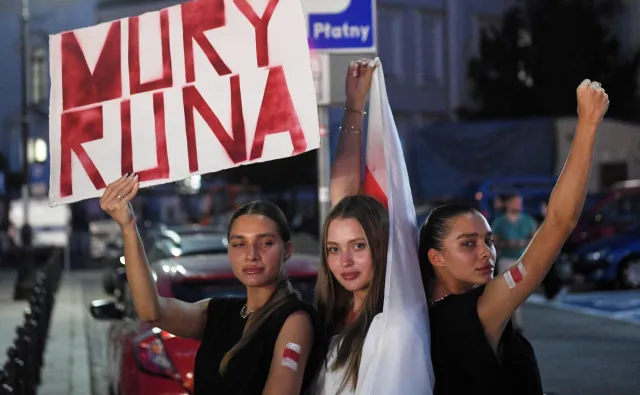 Białoruska wersja "Murów" w Warszawie. Wiec poparcia dla Białorusinów [WIDEO]