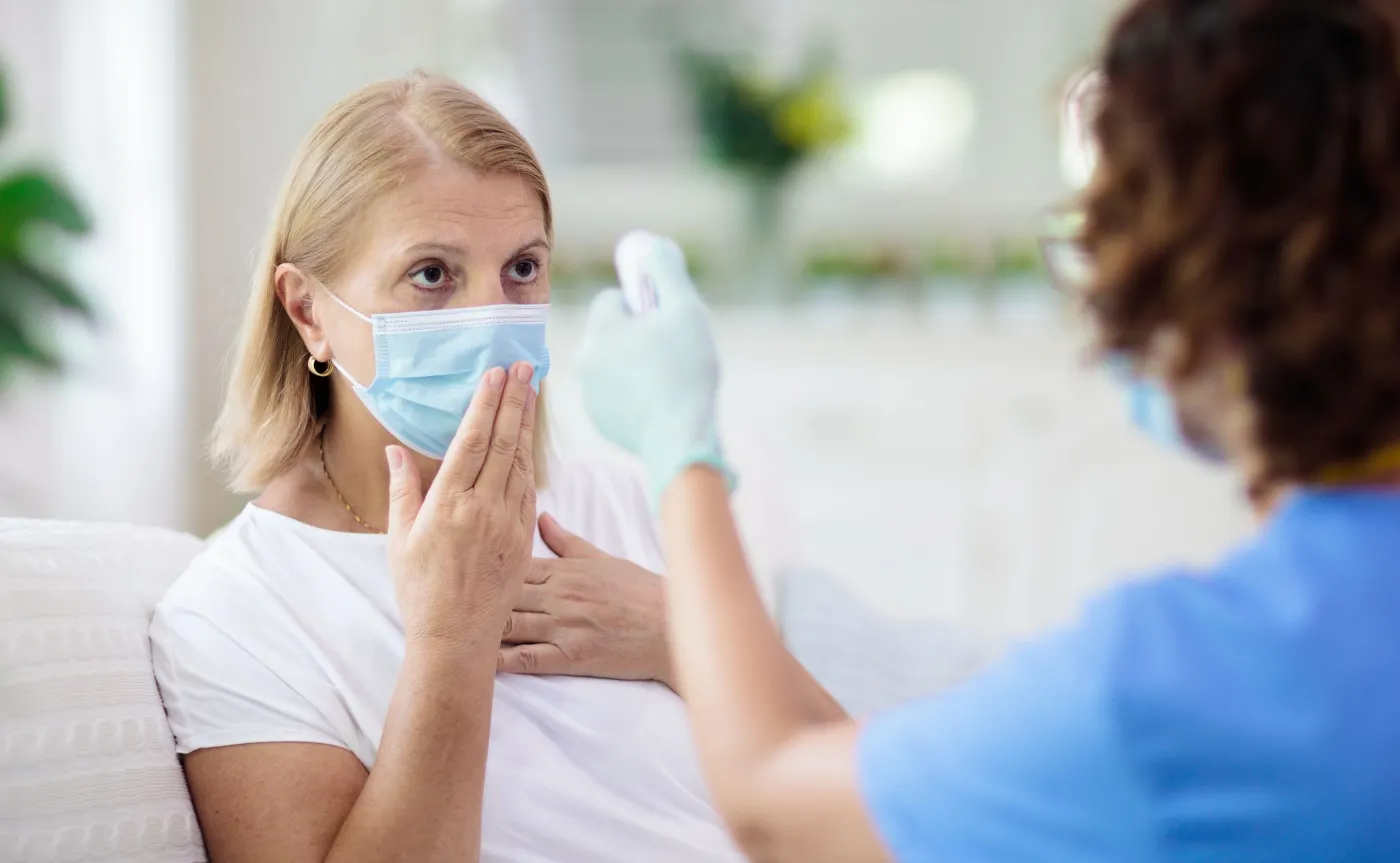 Cudzoziemiec a publiczna opieka zdrowotna. Jak to działa?