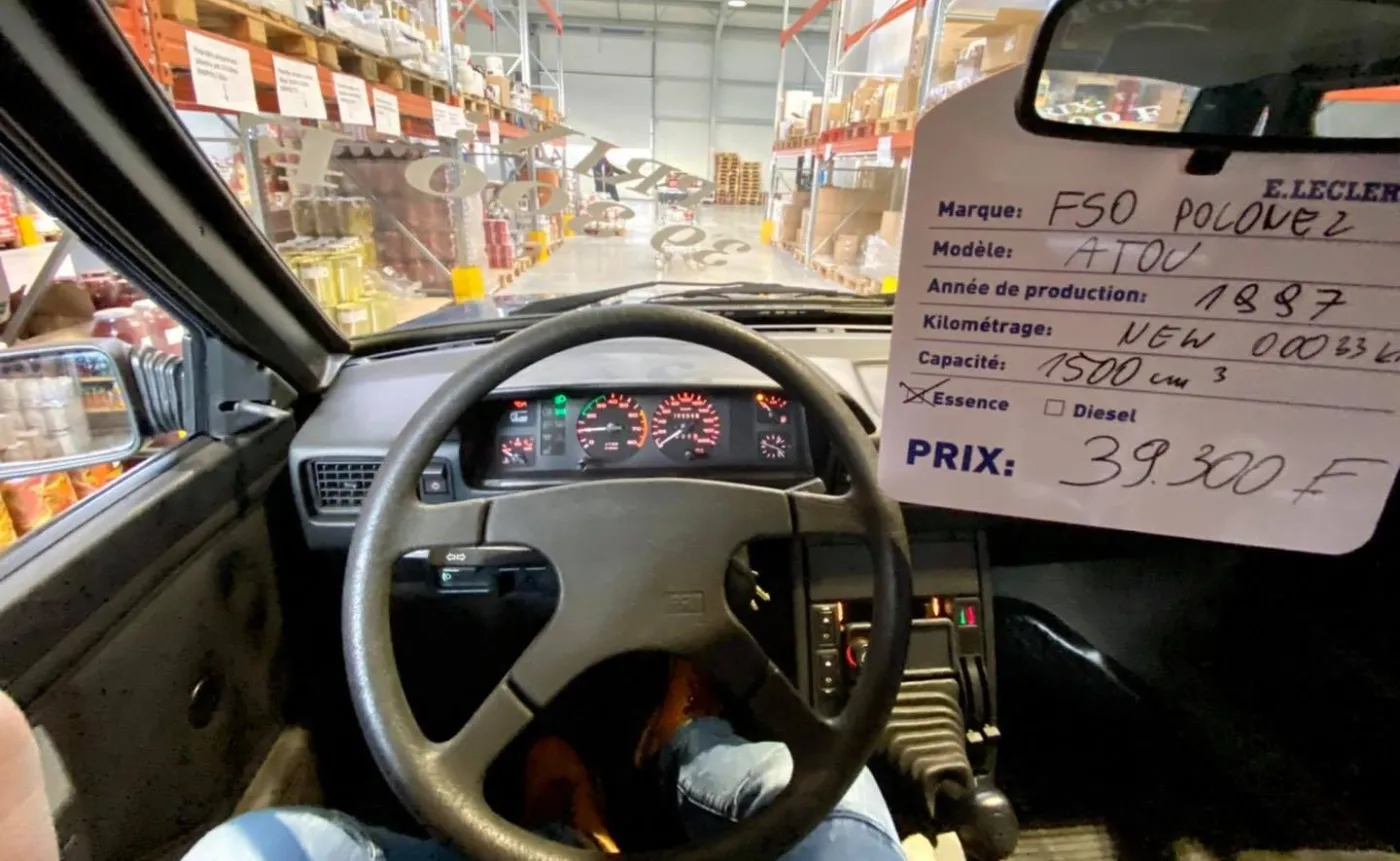 Nowy Polonez Atou odnaleziony we Francji. Na siedzeniach jeszcze folia