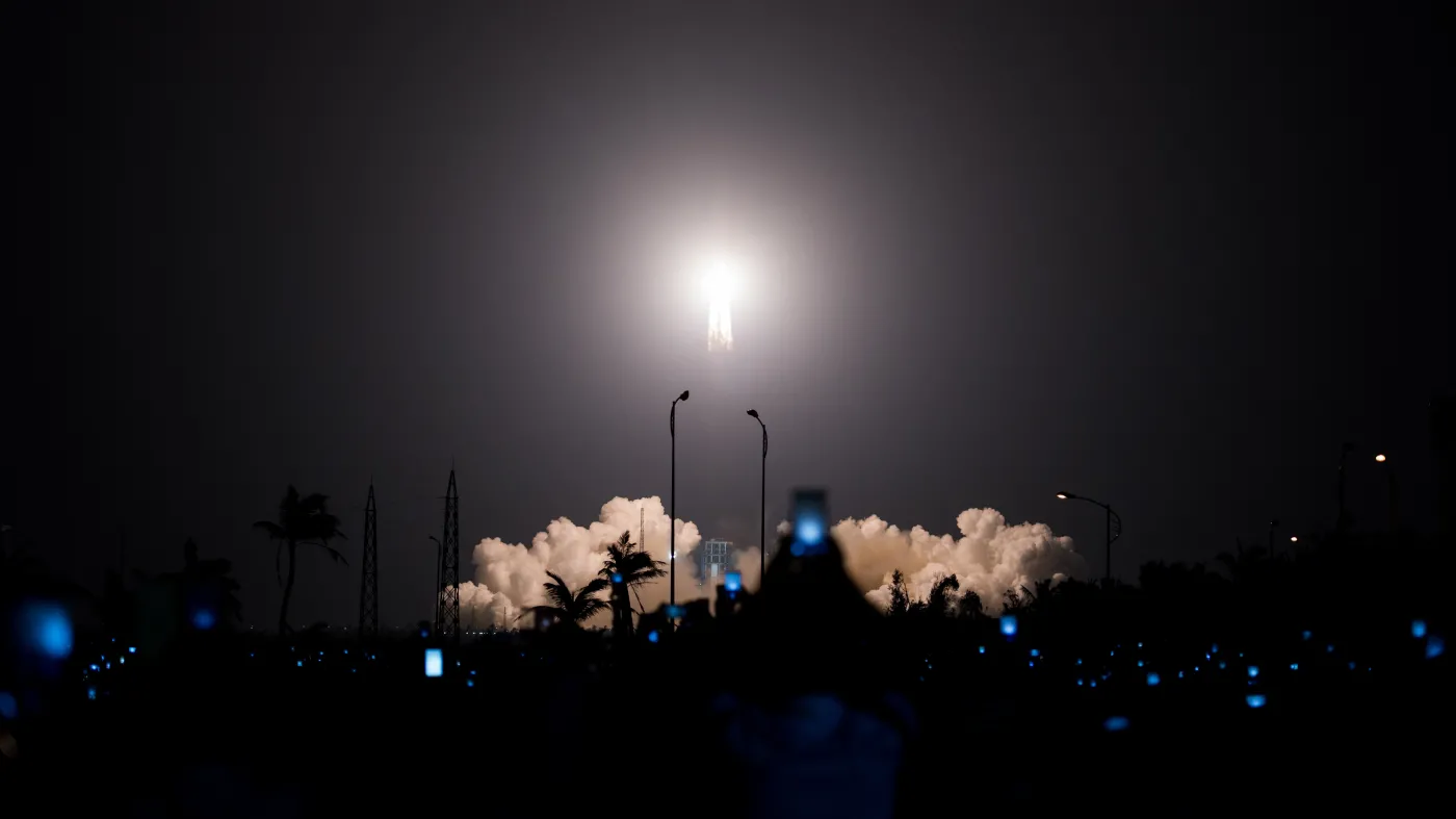 "Nie można wykluczyć, że szczątki chińskiej rakiety spadną na ląd"