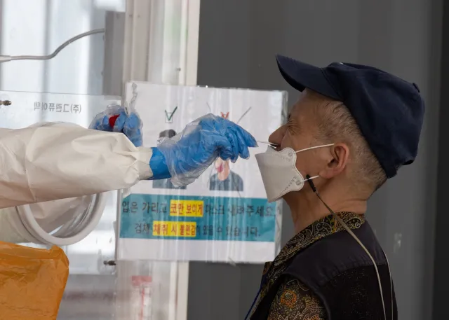 Wariant Delta zaatakował Koreę Południową. Władze przywracają obostrzenia