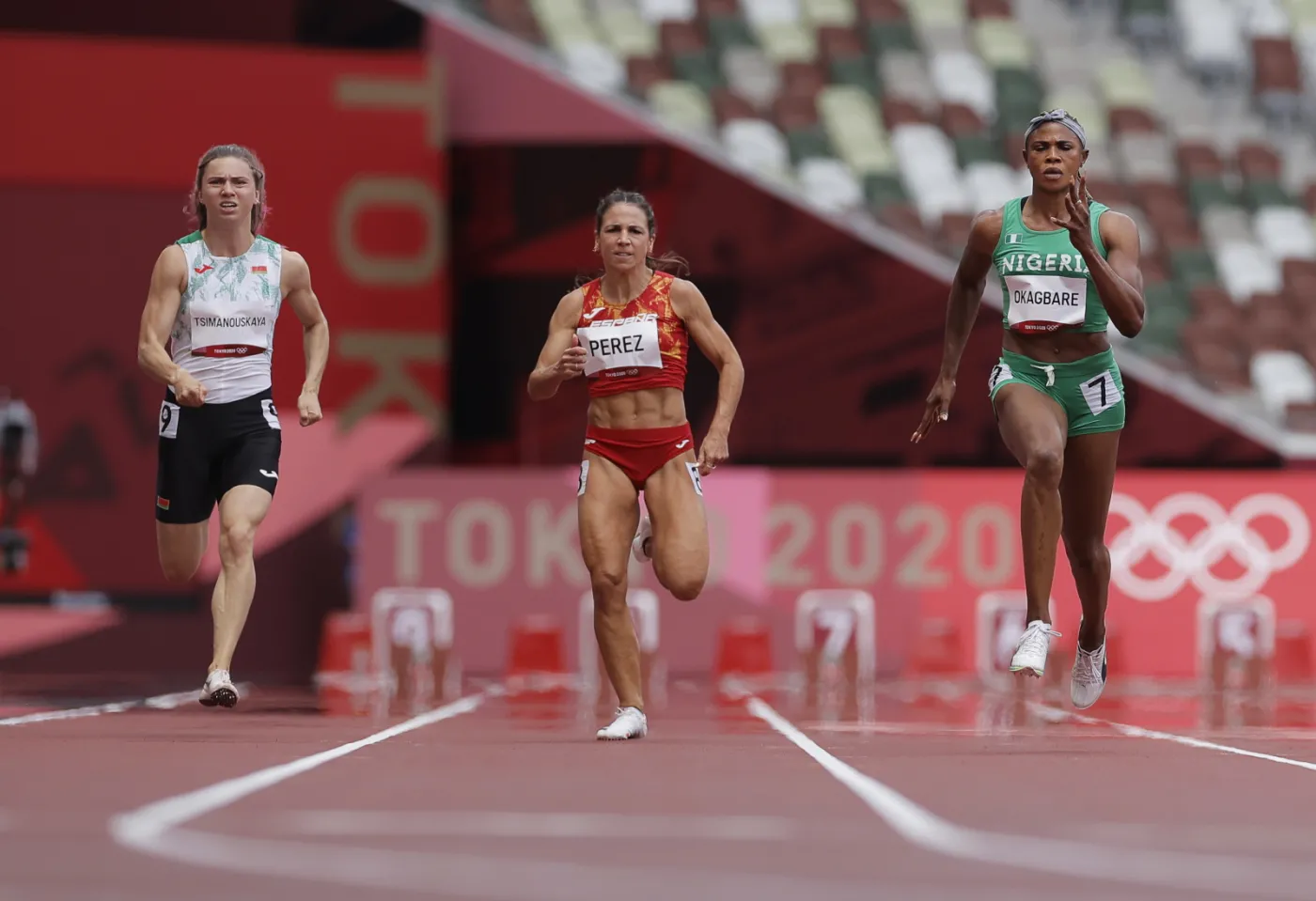 Pierwsza z lewej białoruska lekkoatletka