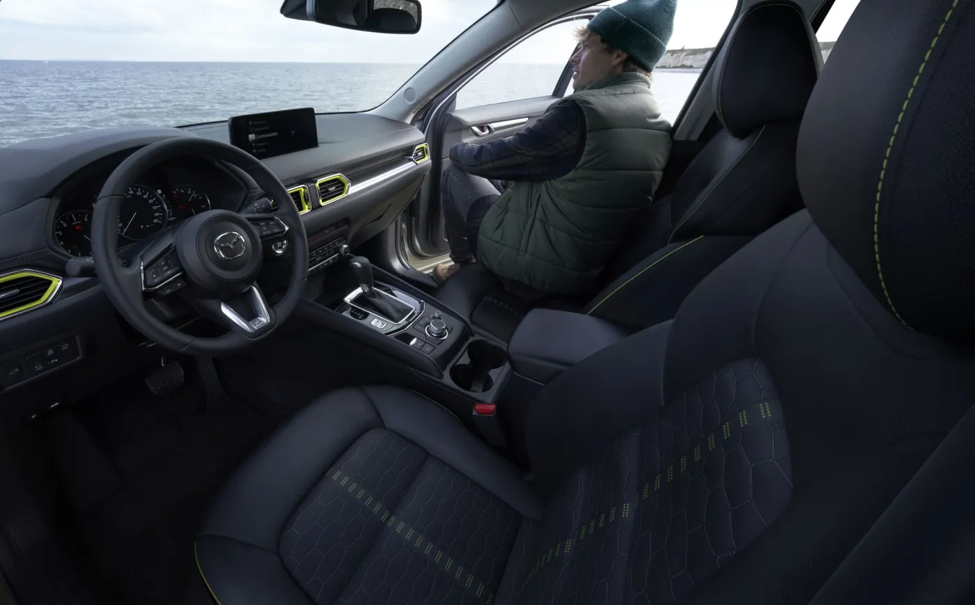 20-2022-mazda-cx-5-newground-wnetrze-2-37240998.jpg