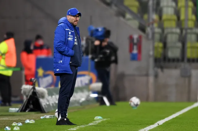 Legia musi czekać. Papszun zapewnia, że do czerwca zostaje w Rakowie