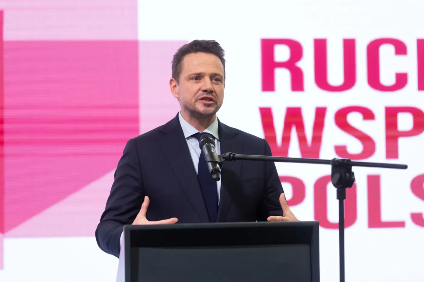 Trzaskowski: Rozważam podwyżkę cen biletów komunikacji miejskiej
