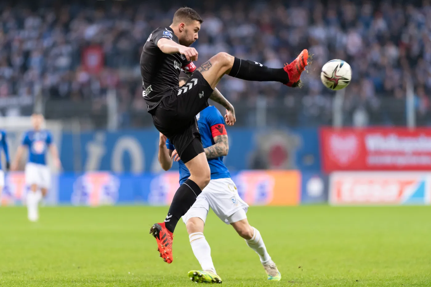 Kontuzja sędziego, zwycięski gol w 99. minucie, Lech mistrzem jesieni [WIDEO]