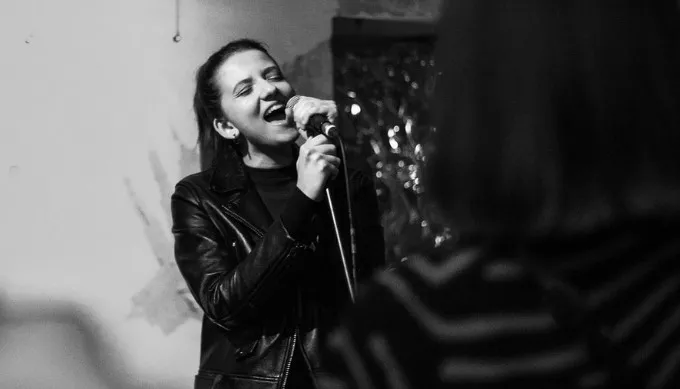 Justyna Święs w filmu Piosenki o miłości