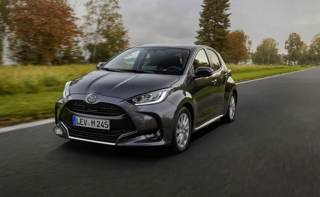 mazda-2-nowej-generacji-zostala-hybryda-37311449.jpg