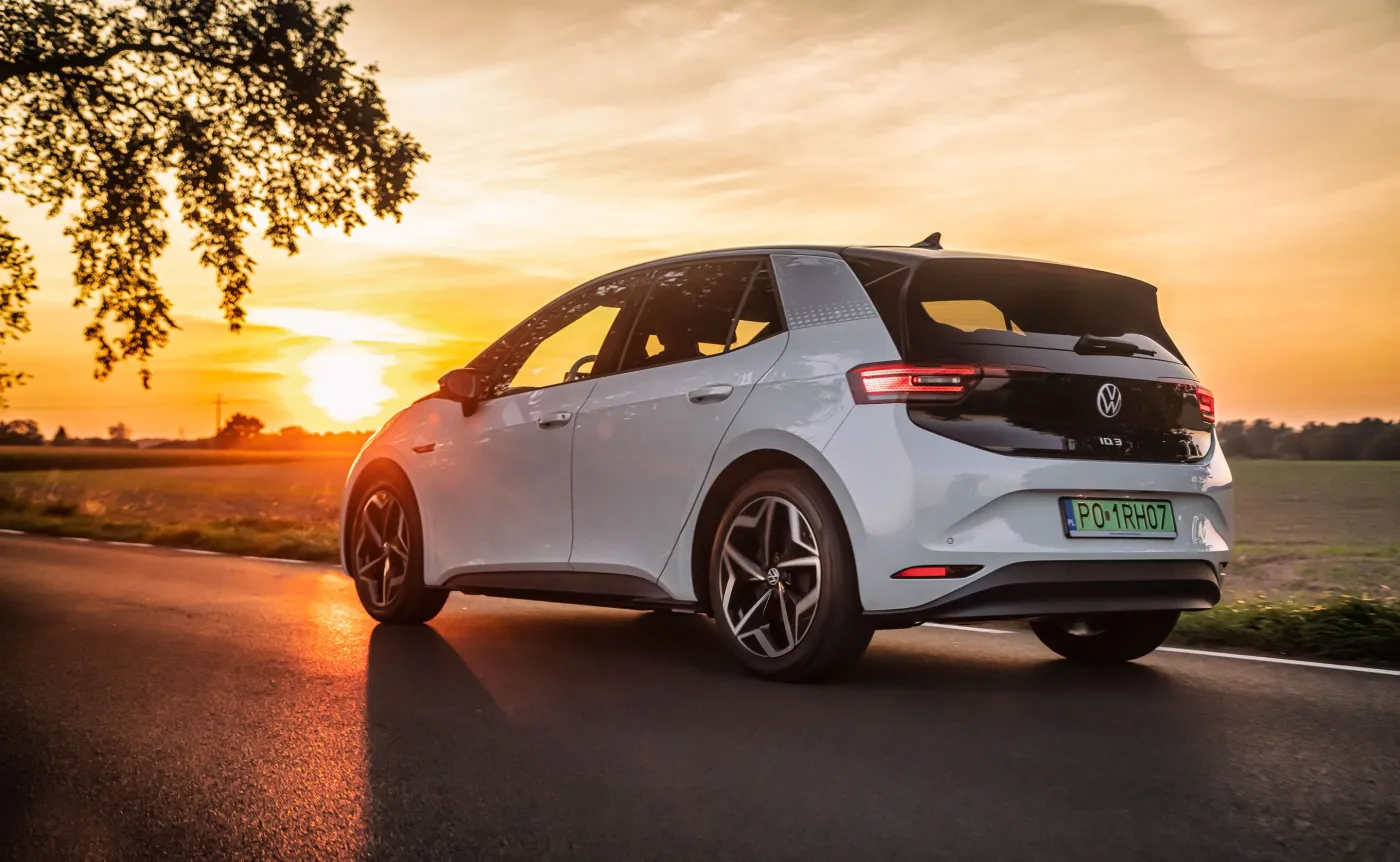 Samochodów elektrycznych przybywa, kierowców czekają zmiany. Kiedy dopłaty?