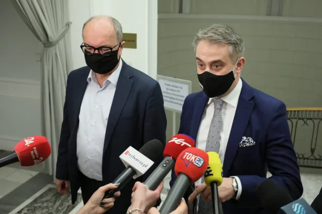 "Każda trumna, każda śmierć, każda rodzinna rozpacz to wina tego rządu"