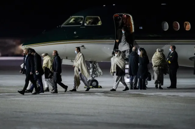 Talibowie w Oslo. W Norwegii wrze, rząd wysłał po nich luksusowy samolot