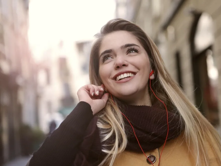 ASMR - naukowe tajemnice przyjemnego dreszczyku emocji i sposoby na jego wywołanie