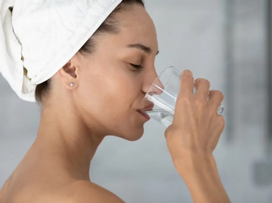 Ciągle chce ci się pić? Oto najczęstsze przyczyny wzmożonego pragnienia