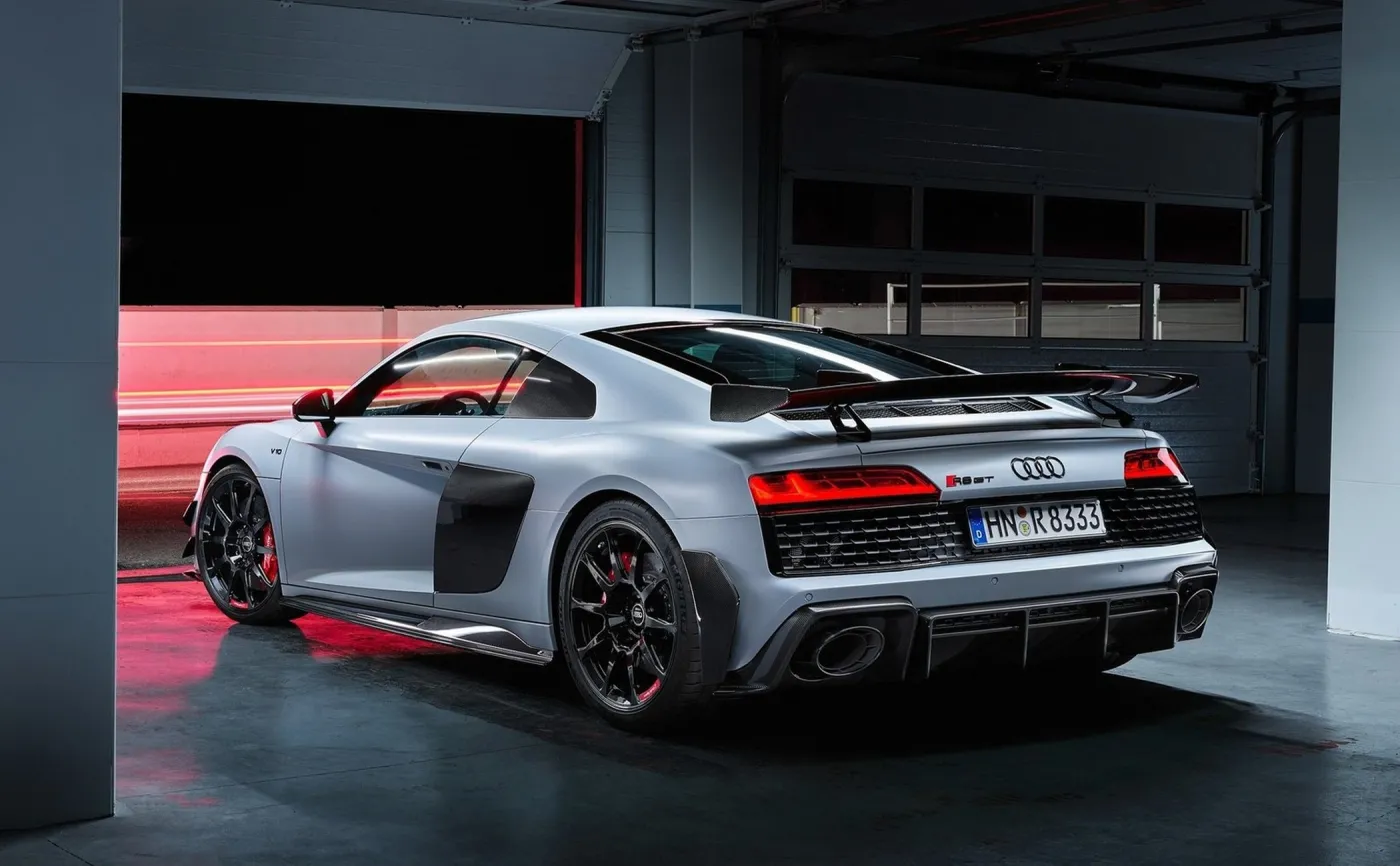 7-audi-r8-coupe-v10-gt-rwd-2023-1600-19-37581563.jpg