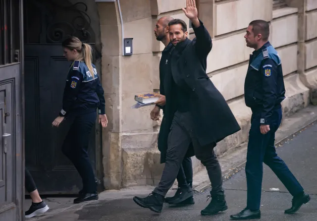 Influencer Andrew Tate oskarżony o gwałt i handel ludźmi