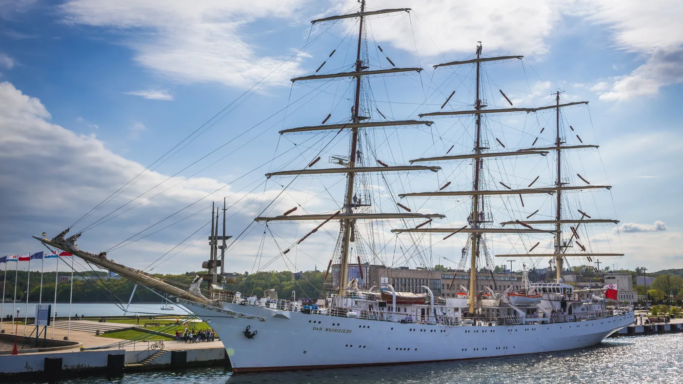 Samochód wjechał do basenu portowego w Gdyni. Nie żyje mężczyzna