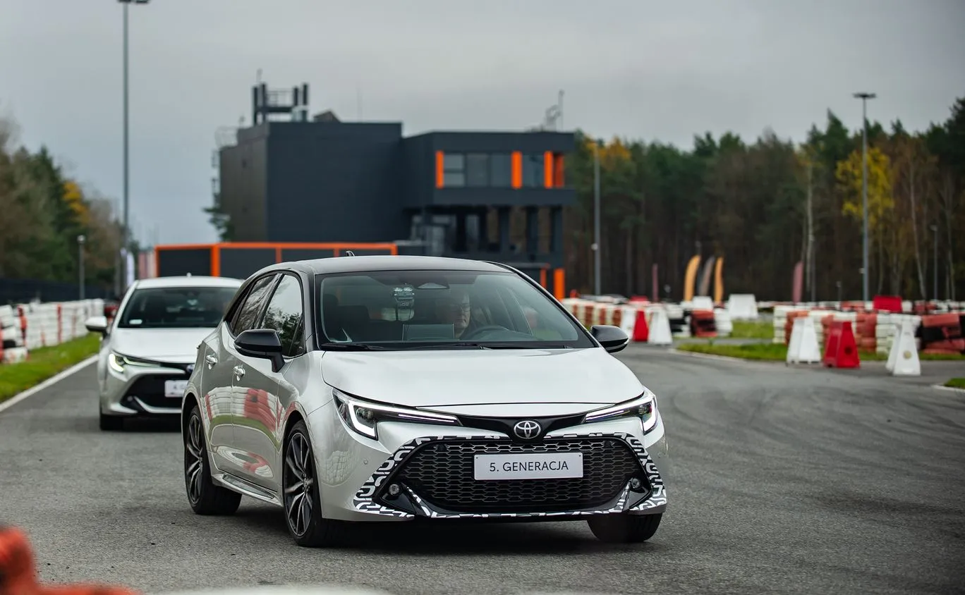 toyota-corolla-2023-hybryda-5-generacji-37635040.jpg