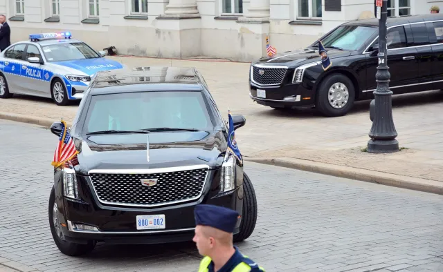 Joe Biden w Warszawie. Zamknięte ulice, zakaz parkowania, utrudnienia