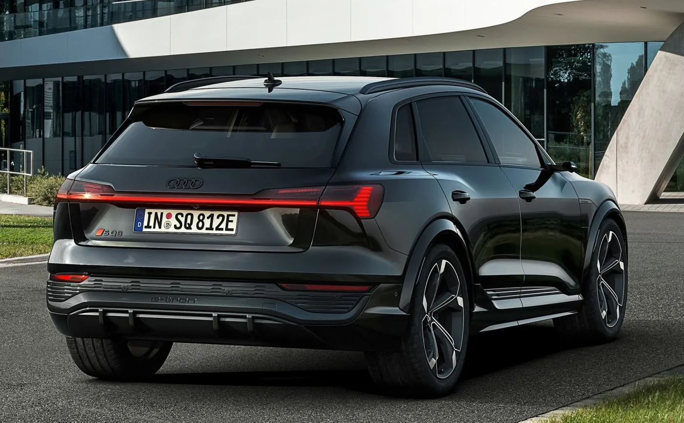 6-audi-sq8-e-tron-quattro-2024-1600-0b-37661582.jpg