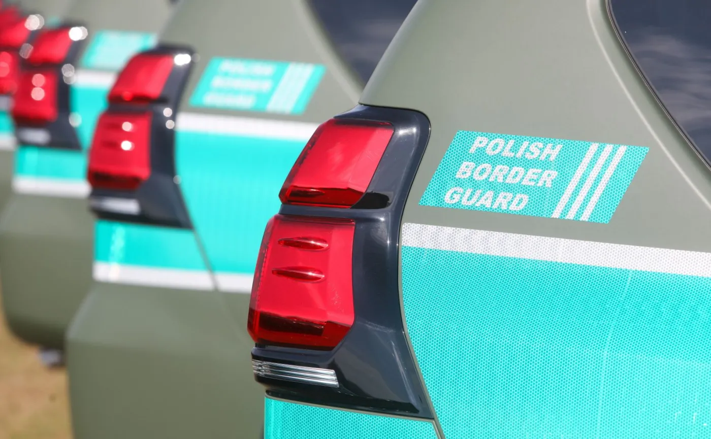 toyota-land-cruiser-w-strazy-granicznej-37744976.jpg