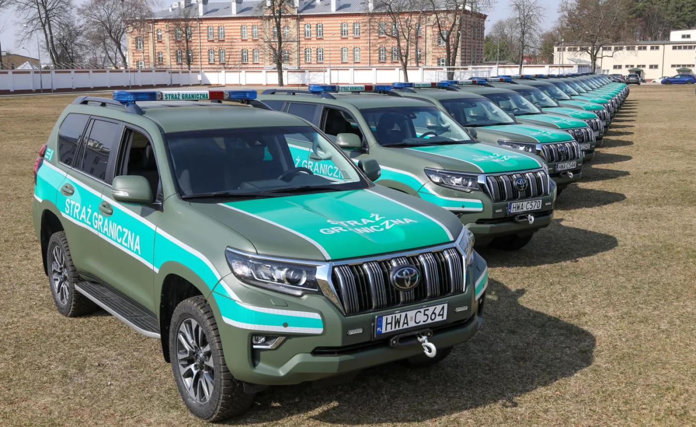 toyota-land-cruiser-w-strazy-granicznej-37744977.jpg
