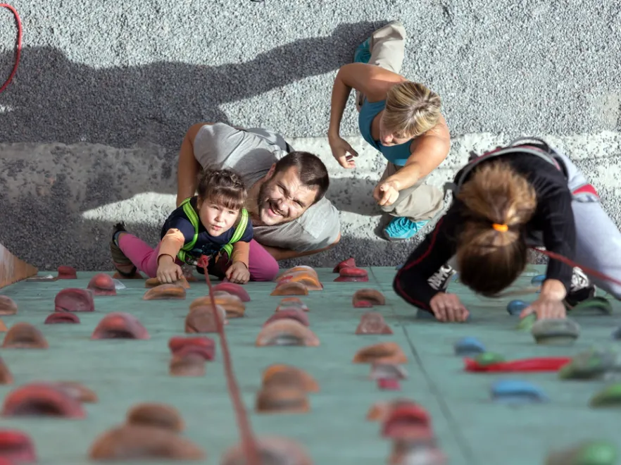 Nie tylko budżet! Polacy powiedzieli, co jeszcze decyduje o tym, jak spędzają wolny czas