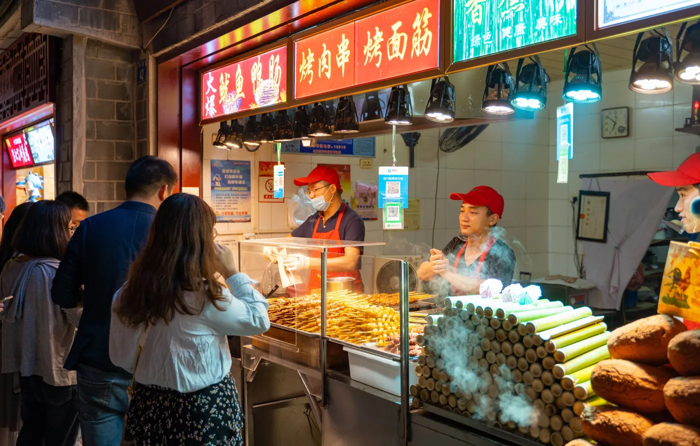 "Istotna" publikacja chińskich naukowców. Dr Dzieciątkowski: Nie wiemy tylko ciągle...