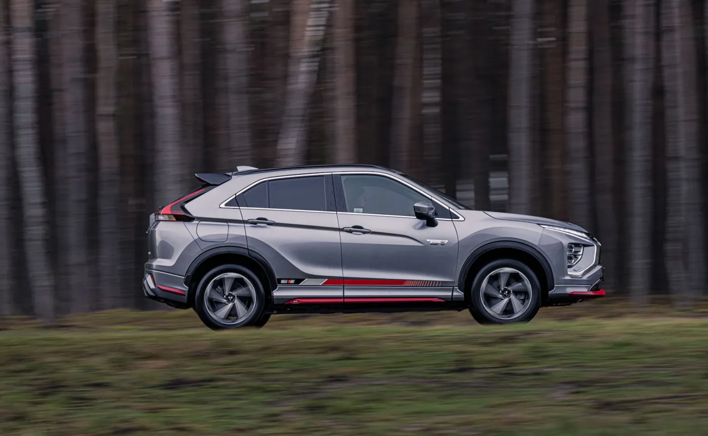 mitsubishi-eclipse-cross-phev-ralliart-37817235.jpg