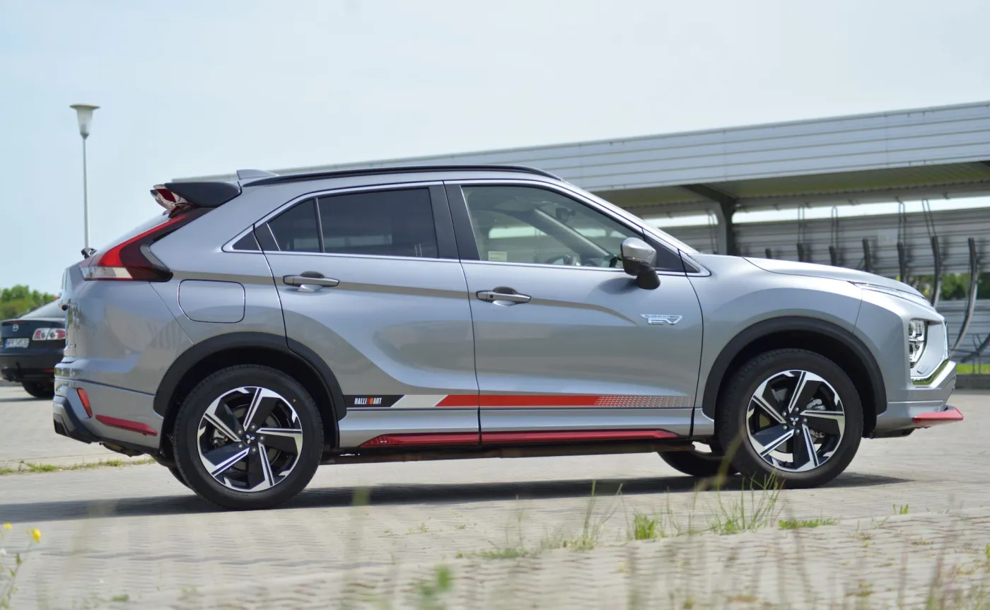 mitsubishi-eclipse-cross-phev-ralliart-37817261.jpg