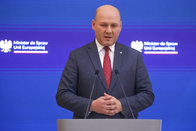 RE przyjęła pakt migracyjny. "Nie zgodzimy się na absurdalne pomysły"