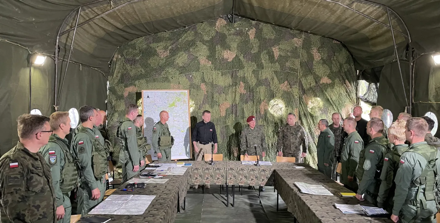 Błaszczak na odprawie w Białymstoku. Mówił o incydencie w Białowieży