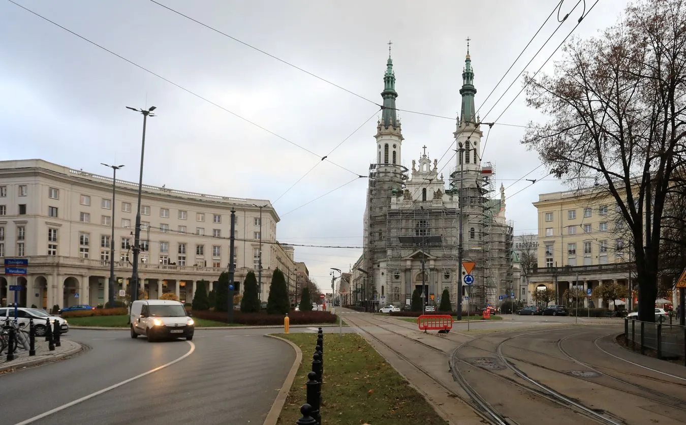 400 tys. złotych kary za zabudowę podcieni na placu Zbawiciela. Decyzja jest ostateczna