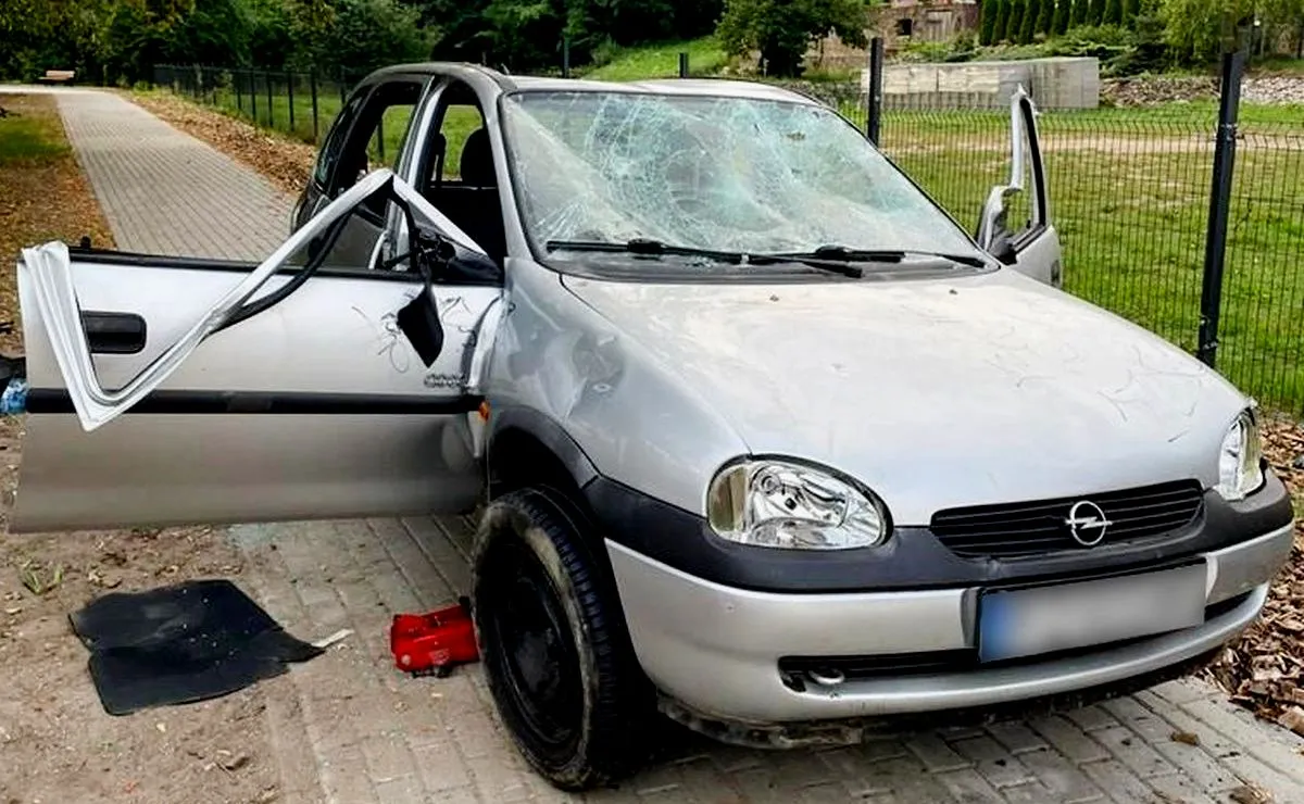 Opel-zombi siał postrach w Świebodzinie. Policja osłupiała na ten widok