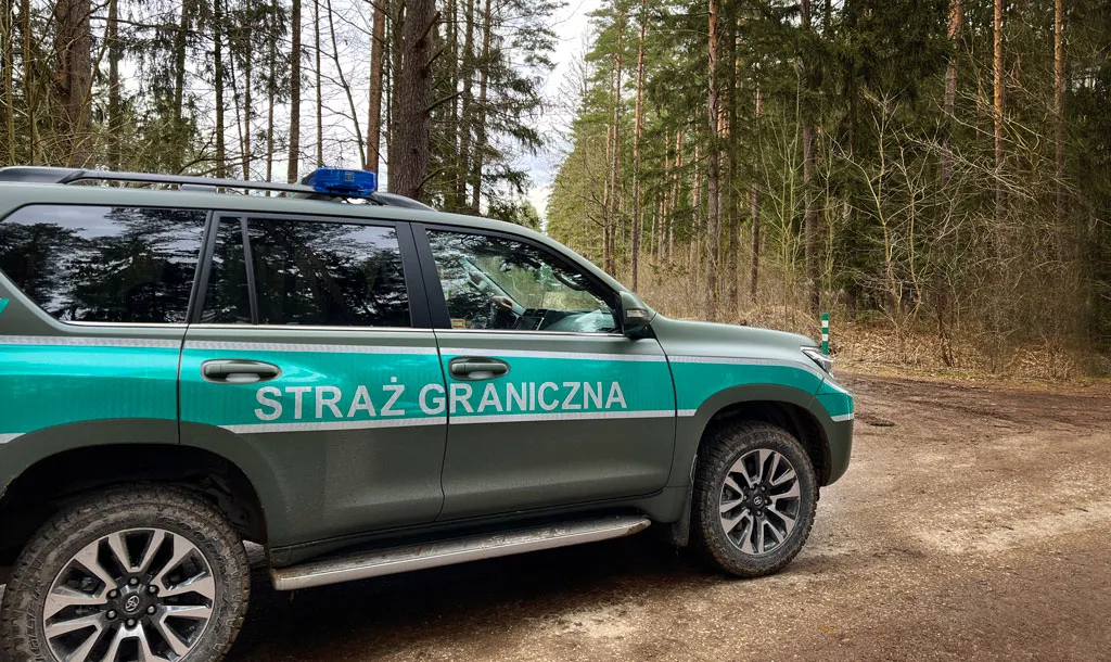 toyota-land-cruiser-w-strazy-granicznej-37744763.jpg
