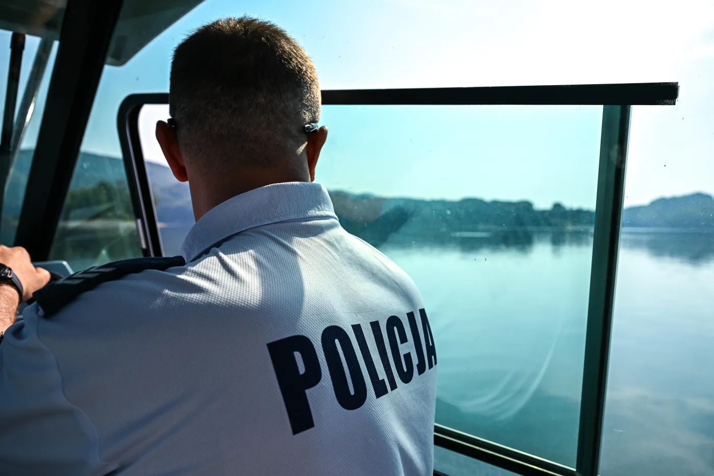 Policyjny patrol na Jeziorze Solińskim