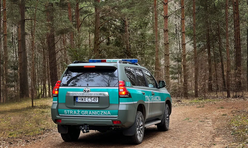 toyota-land-cruiser-w-strazy-granicznej-37744784.jpg